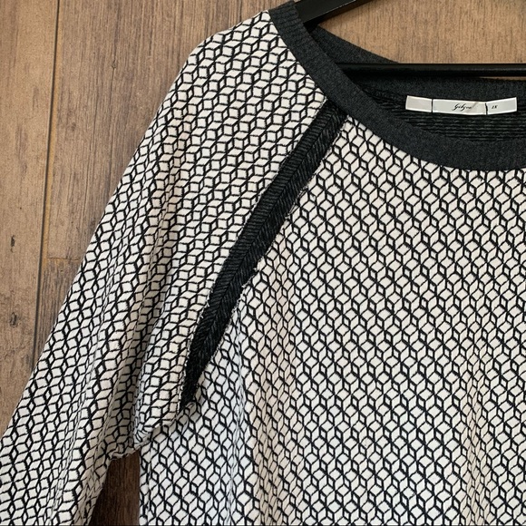 Women’s 1X Gibson Gray & White Patterned Sweater - Picture 6 of 12